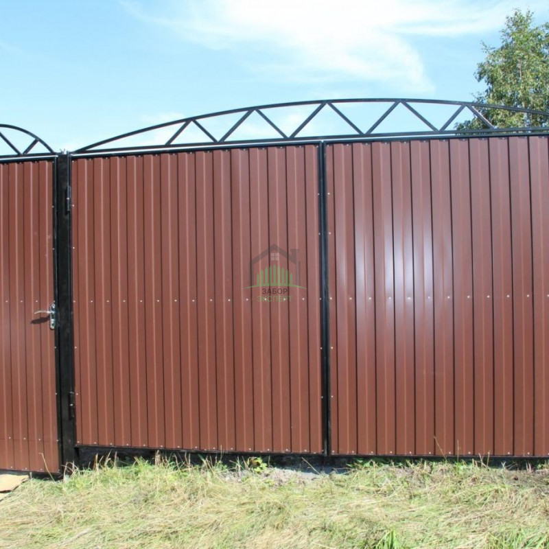 Забор из профнастила с воротами и калиткой 10 метров в Долгопрудном