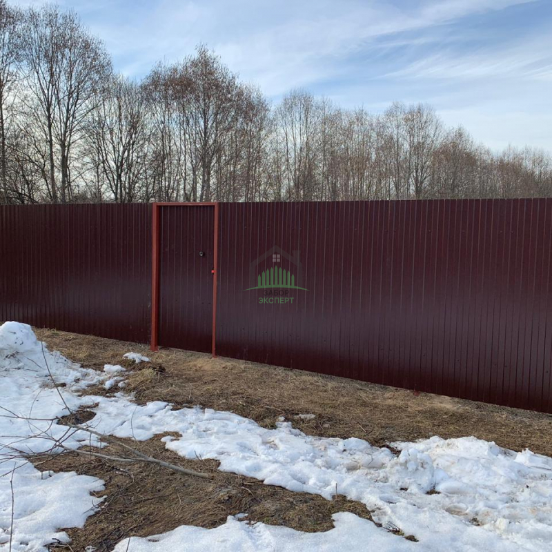 Забор из профнастила с забивными столбами 18 метров в Долгопрудном