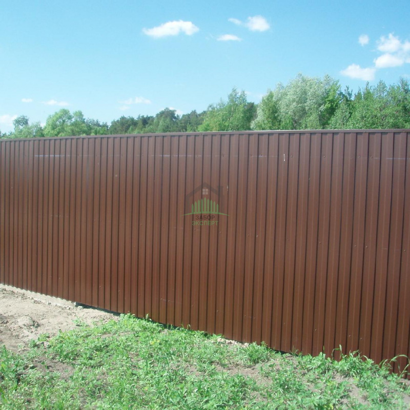 Забор из профнастила с утрамбовкой щебнем 18 метров в Долгопрудном